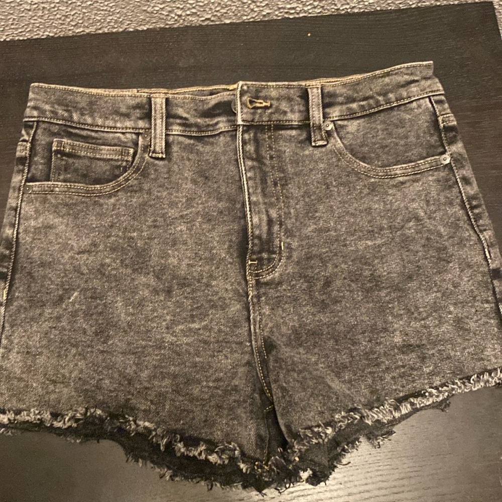 Kendall + Kylie stonewashed short fringe shorts